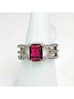 Ring Bomb Party Ring, Red gemstone, silver color band, NWOT, Size 7